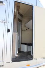 ANKA STALLION Anhänger + Wohnbereich (Home Car) – 2 Pferde, Köpfe zum Heck – Bild 3