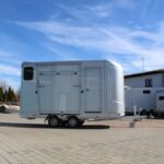ANKA STALLION Anhänger + Wohnbereich (Home Car) – 2 Pferde, Köpfe zum Heck