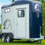 Pferdeanhänger TOURING JUMPING – 2 Plätze – PTAC: 1400–2600 kg