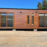 Bewohnbarer modularer Container – Vollausgestattete 8×3 m Einheit mit Schlafzimmer, Bad & Küche