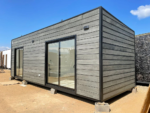 Bewohnbarer modularer Container – 8×3 m mit Schlafzimmer & Vollbad