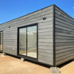 Bewohnbarer modularer Container – 8×3 m mit Schlafzimmer & Vollbad